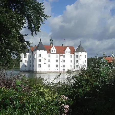 Neumann * Glücksburg
